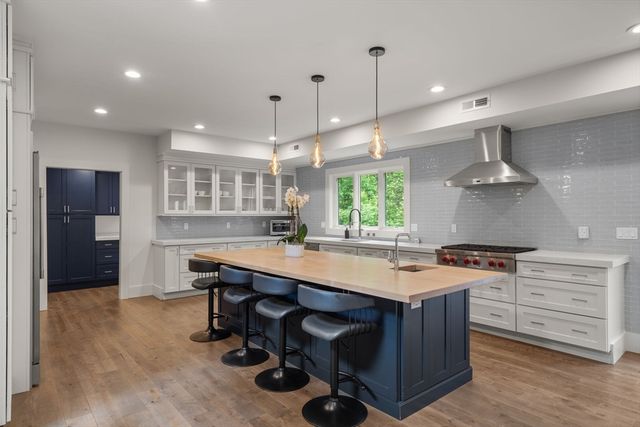 80 Locust Ln, Needham, MA 02492