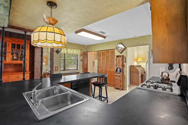 3358 SW 16th Court SW, Fort Lauderdale, FL 33312