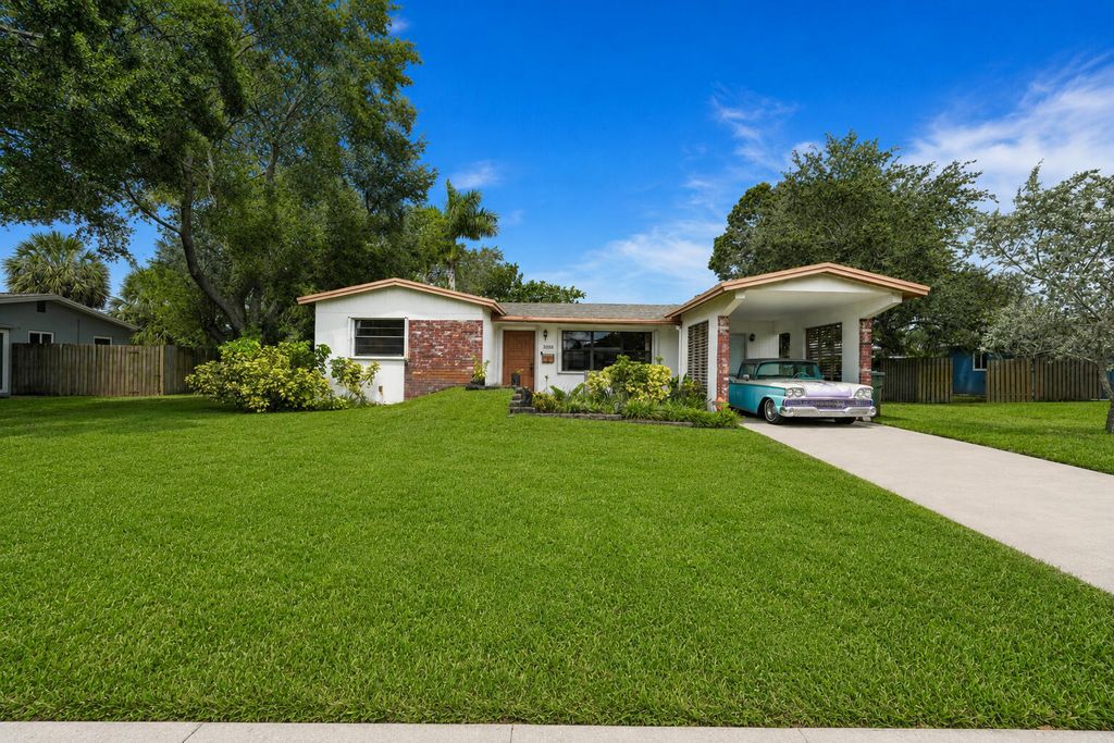 3358 SW 16th Court SW, Fort Lauderdale, FL 33312