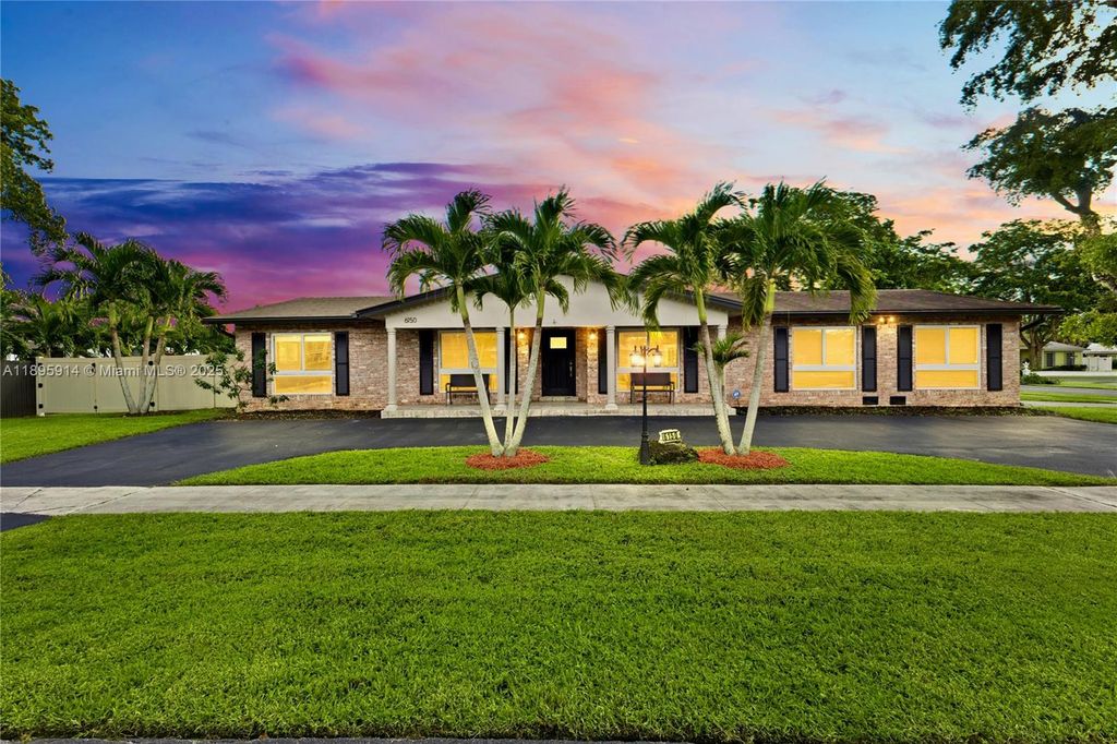 6150 SW 7th St, Plantation, FL 33317