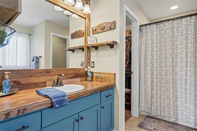 1008 Kathys Court, Baldwin City, KS 66006