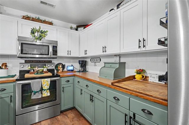 1008 Kathys Court, Baldwin City, KS 66006