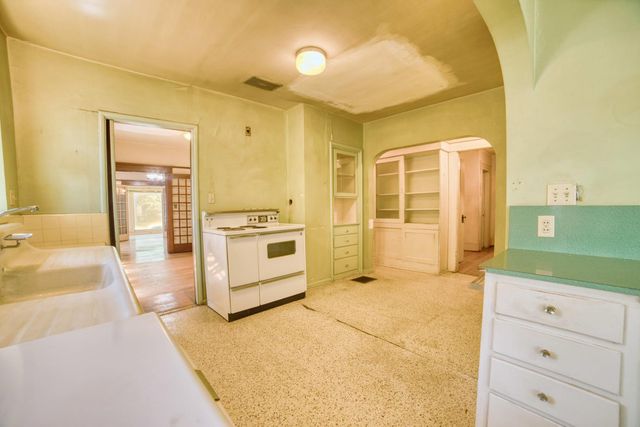 421 N D Street, Madera, CA 93638