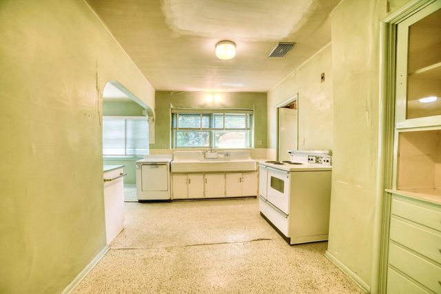 421 N D Street, Madera, CA 93638