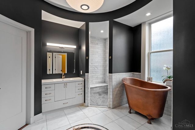 221 Kemp Alley, Cincinnati, OH 45202