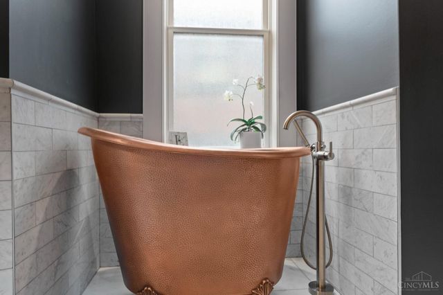 221 Kemp Alley, Cincinnati, OH 45202