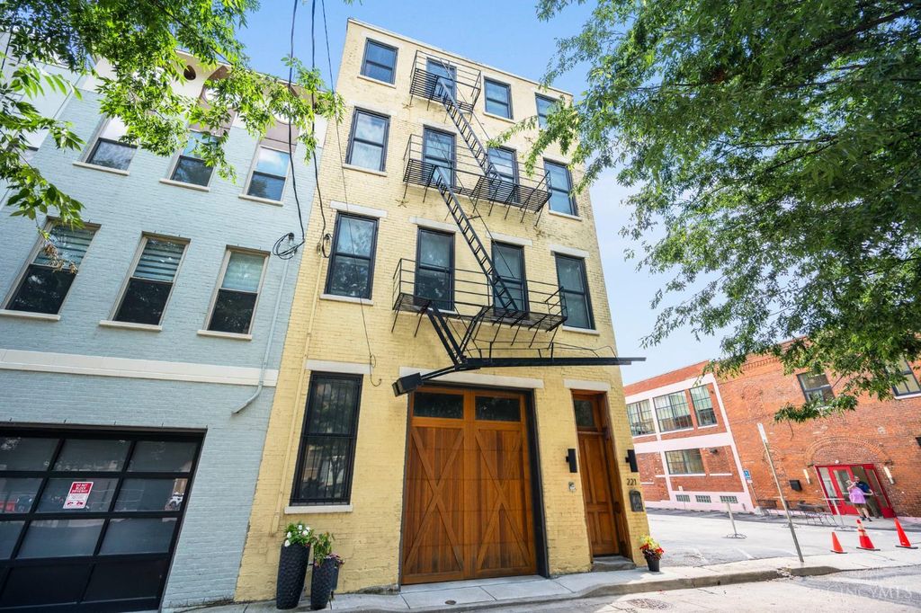 221 Kemp Alley, Cincinnati, OH 45202