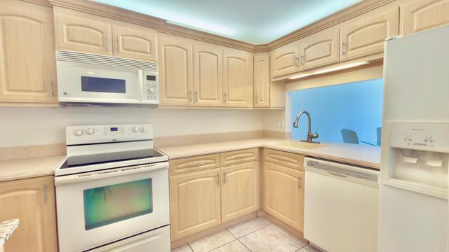 9311 ORANGE GROVE Drive 402, Davie, FL 33324