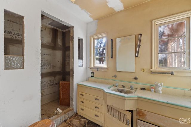 2891 Alta Vista Drive, Bakersfield, CA 93305