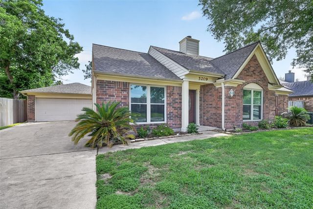 5209 Spring Circle Drive, Pearland, TX 77584