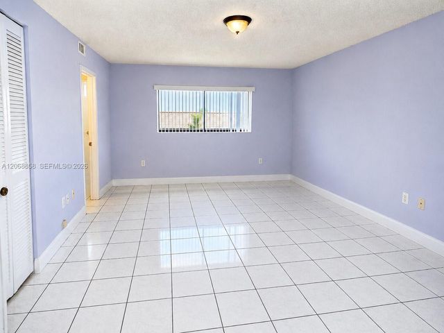 5290 W 21st Court 304, Hialeah, FL 33016