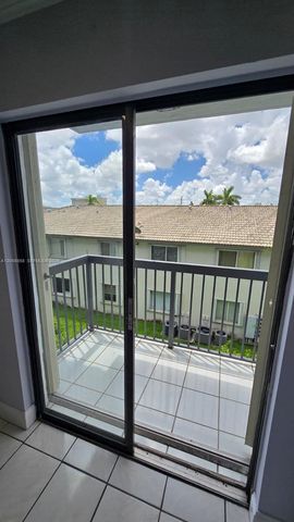 5290 W 21st Court 304, Hialeah, FL 33016