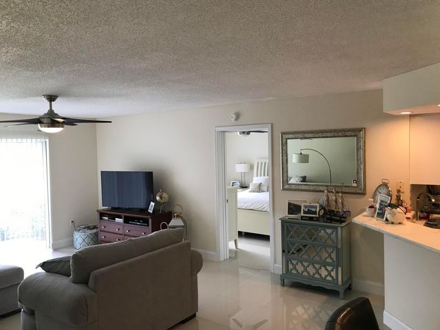 700 S Crestwood Ct Court S 708, Royal Palm Beach, FL 33411