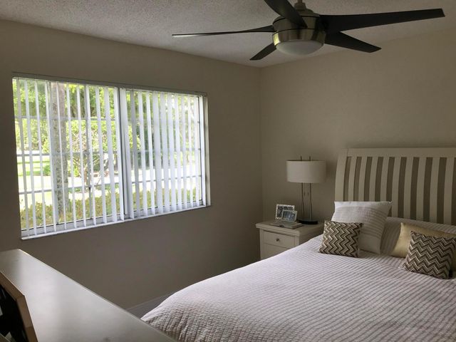 700 S Crestwood Ct Court S 708, Royal Palm Beach, FL 33411