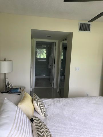 700 S Crestwood Ct Court S 708, Royal Palm Beach, FL 33411