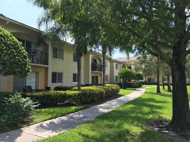 700 S Crestwood Ct Court S 708, Royal Palm Beach, FL 33411