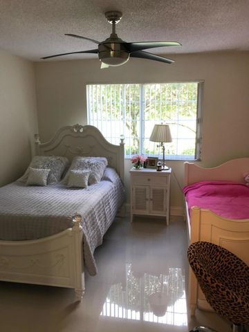 700 S Crestwood Ct Court S 708, Royal Palm Beach, FL 33411