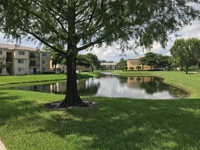700 S Crestwood Ct Court S 708, Royal Palm Beach, FL 33411