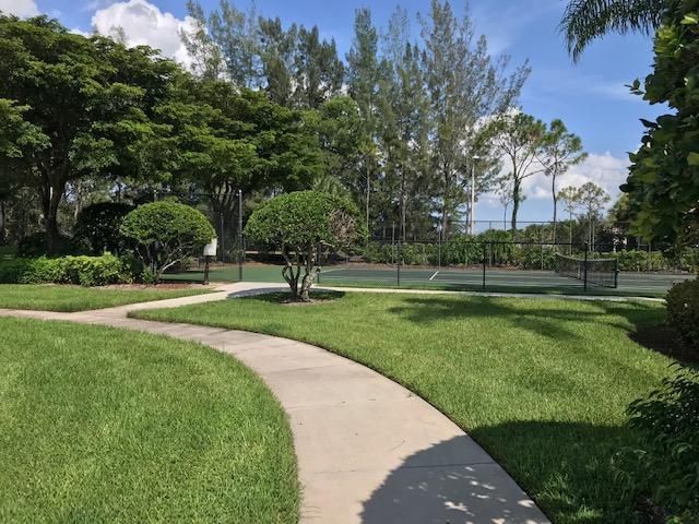700 S Crestwood Ct Court S 708, Royal Palm Beach, FL 33411
