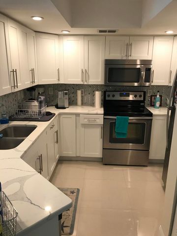 700 S Crestwood Ct Court S 708, Royal Palm Beach, FL 33411