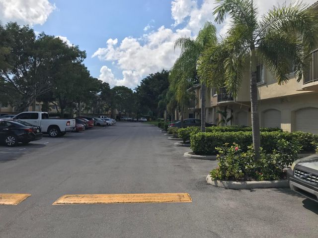 700 S Crestwood Ct Court S 708, Royal Palm Beach, FL 33411