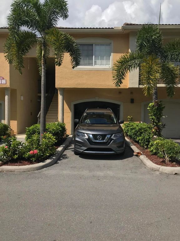 700 S Crestwood Ct Court S 708, Royal Palm Beach, FL 33411