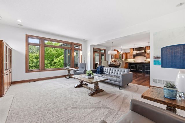 10053 Trails End Road, Chanhassen, MN 55317