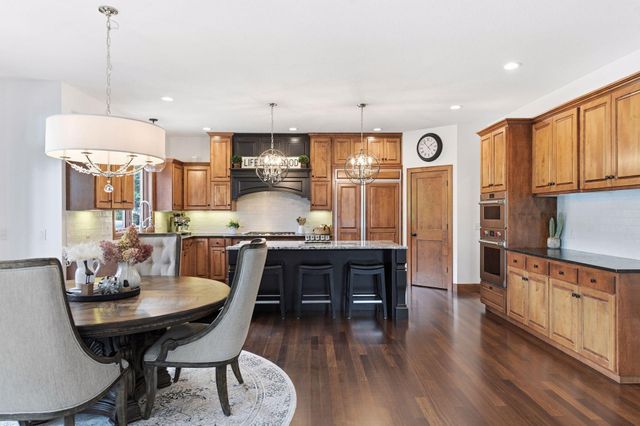 10053 Trails End Road, Chanhassen, MN 55317
