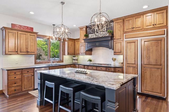10053 Trails End Road, Chanhassen, MN 55317