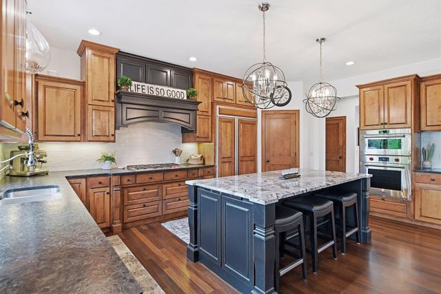 10053 Trails End Road, Chanhassen, MN 55317
