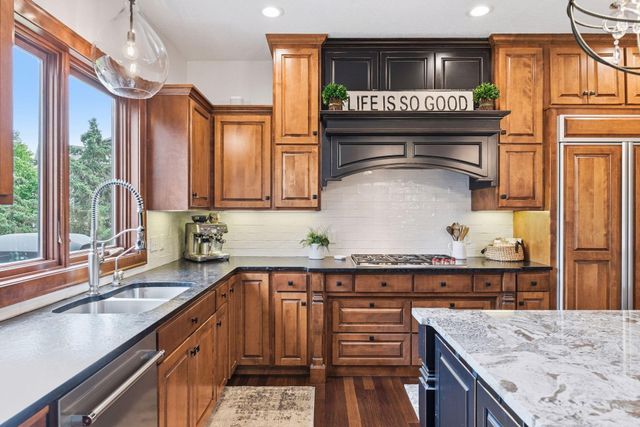 10053 Trails End Road, Chanhassen, MN 55317