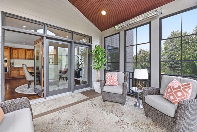 10053 Trails End Road, Chanhassen, MN 55317