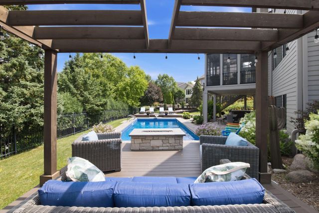 10053 Trails End Road, Chanhassen, MN 55317