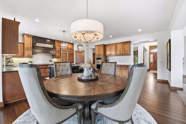 10053 Trails End Road, Chanhassen, MN 55317