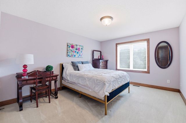 10053 Trails End Road, Chanhassen, MN 55317
