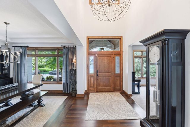 10053 Trails End Road, Chanhassen, MN 55317