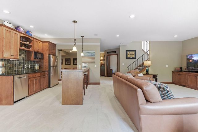 10053 Trails End Road, Chanhassen, MN 55317