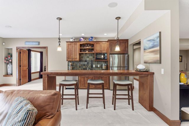 10053 Trails End Road, Chanhassen, MN 55317