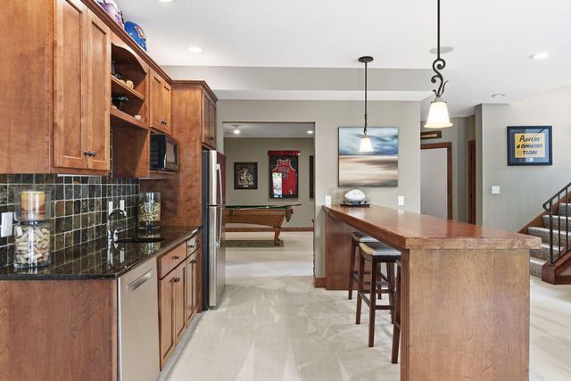 10053 Trails End Road, Chanhassen, MN 55317