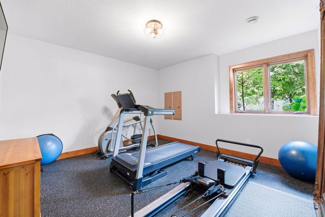 10053 Trails End Road, Chanhassen, MN 55317