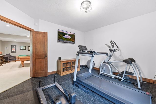 10053 Trails End Road, Chanhassen, MN 55317