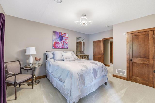 10053 Trails End Road, Chanhassen, MN 55317