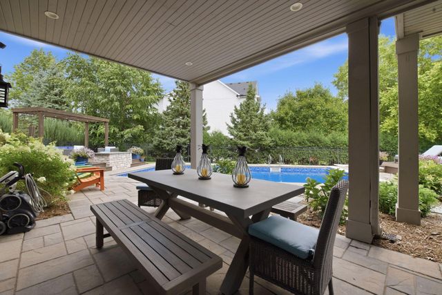 10053 Trails End Road, Chanhassen, MN 55317