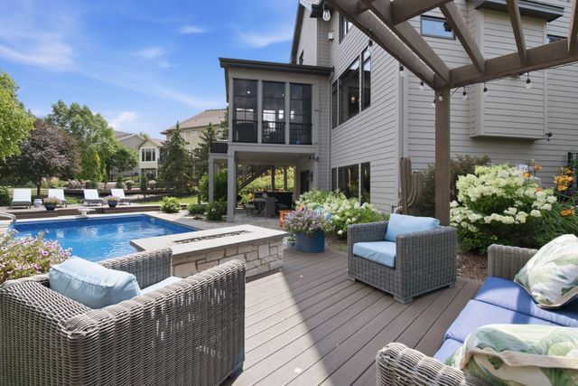 10053 Trails End Road, Chanhassen, MN 55317