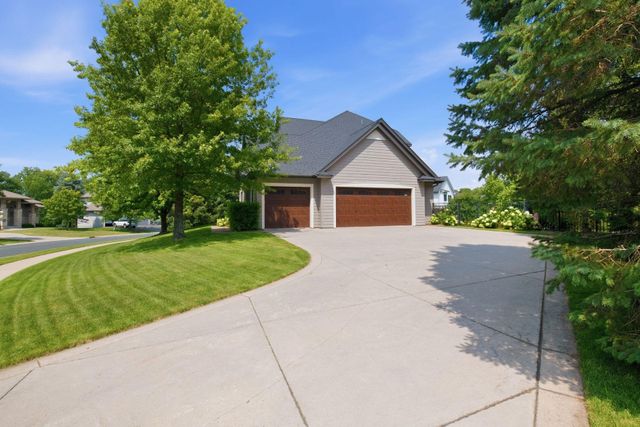 10053 Trails End Road, Chanhassen, MN 55317
