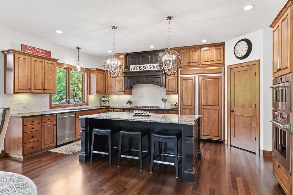 10053 Trails End Road, Chanhassen, MN 55317