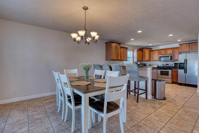 2511 Ellington Ridge Court, Evansville, IN 47711