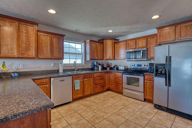 2511 Ellington Ridge Court, Evansville, IN 47711