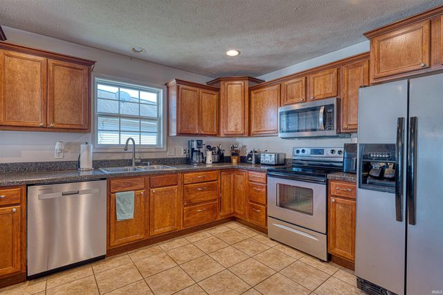 2511 Ellington Ridge Court, Evansville, IN 47711