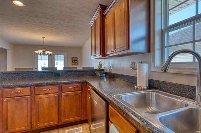 2511 Ellington Ridge Court, Evansville, IN 47711